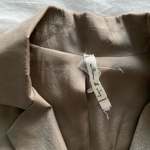 Beige blazer - Picture 2 of 3